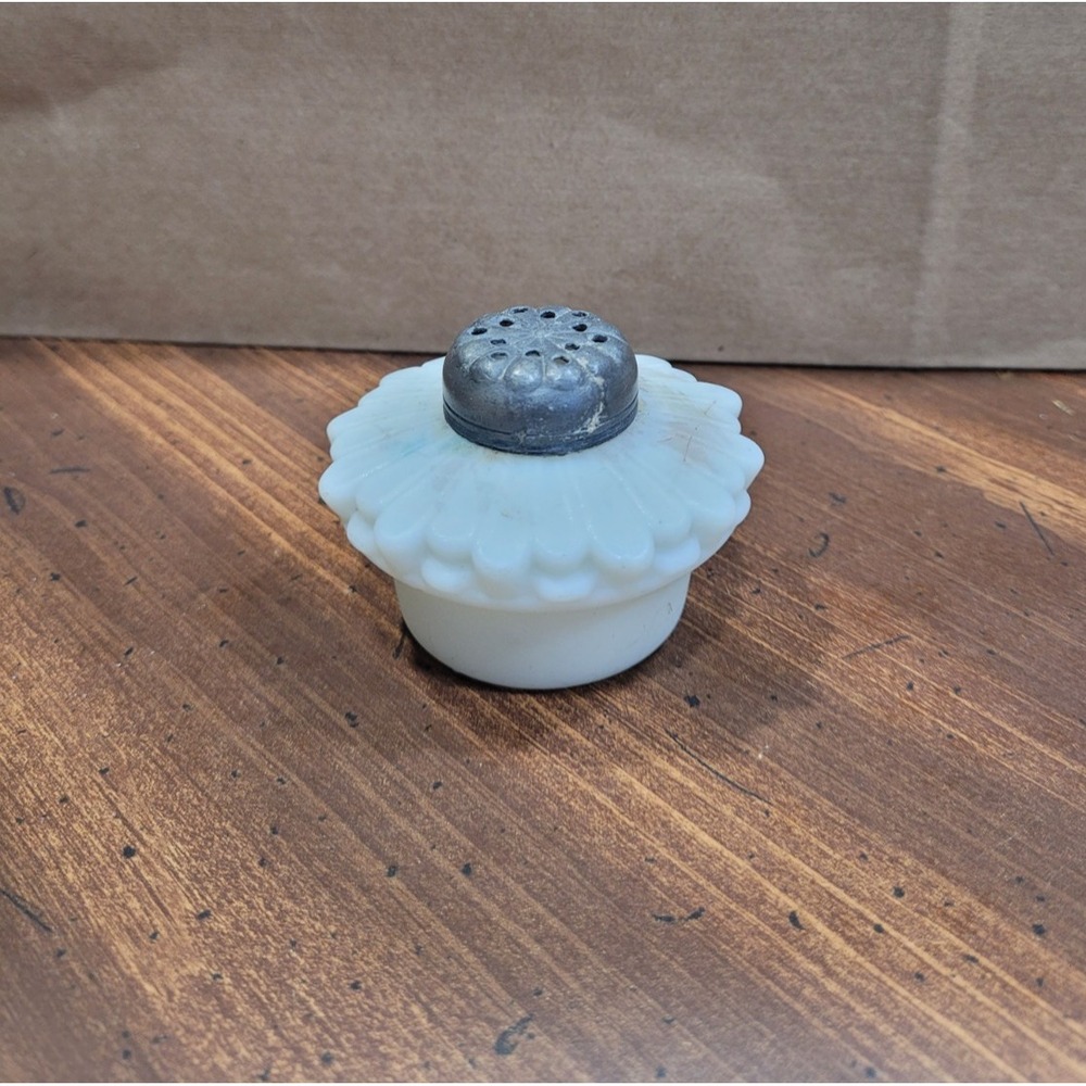 c 1894 SHASTA DAISY C.F. Monroe WAVE CREST OPALINE Shaker